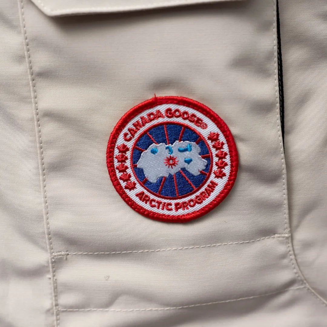 P660 CANADA GOOSE丨Canada Goose C08 children's clothing, children's hooded down jacket Color: Off-white Size: 110-160